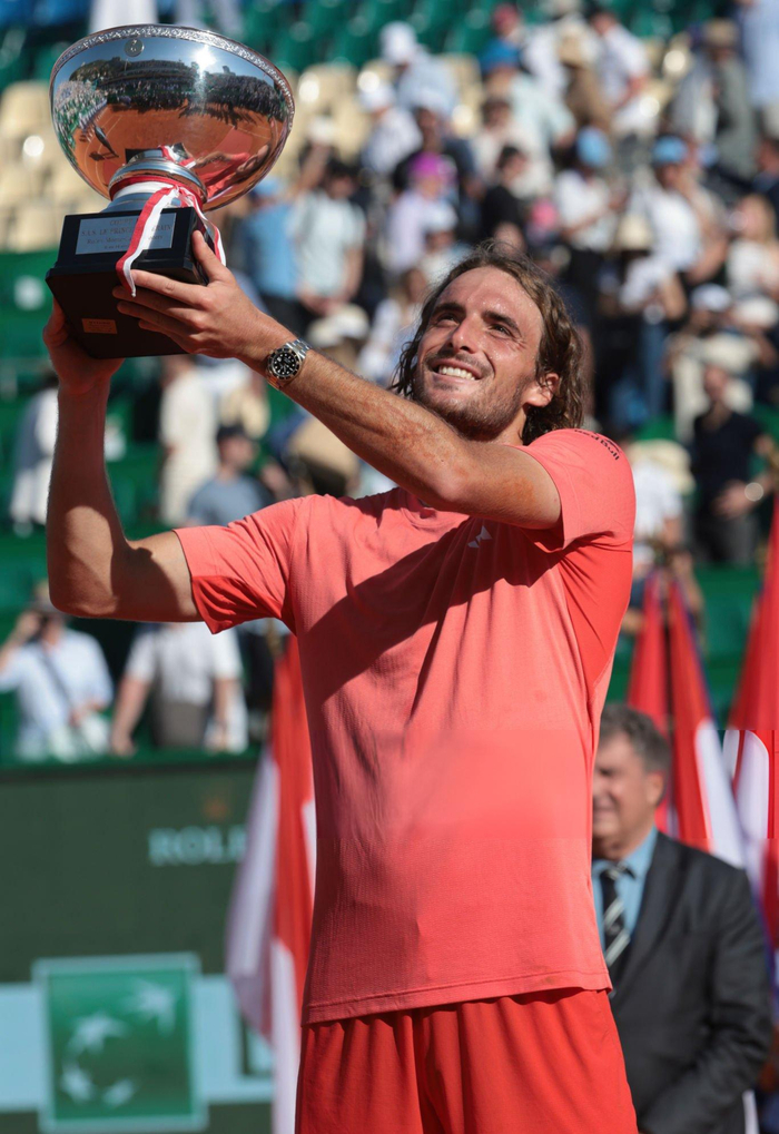 年终总决赛翻盘ATP总决赛，西西帕斯扛起全队