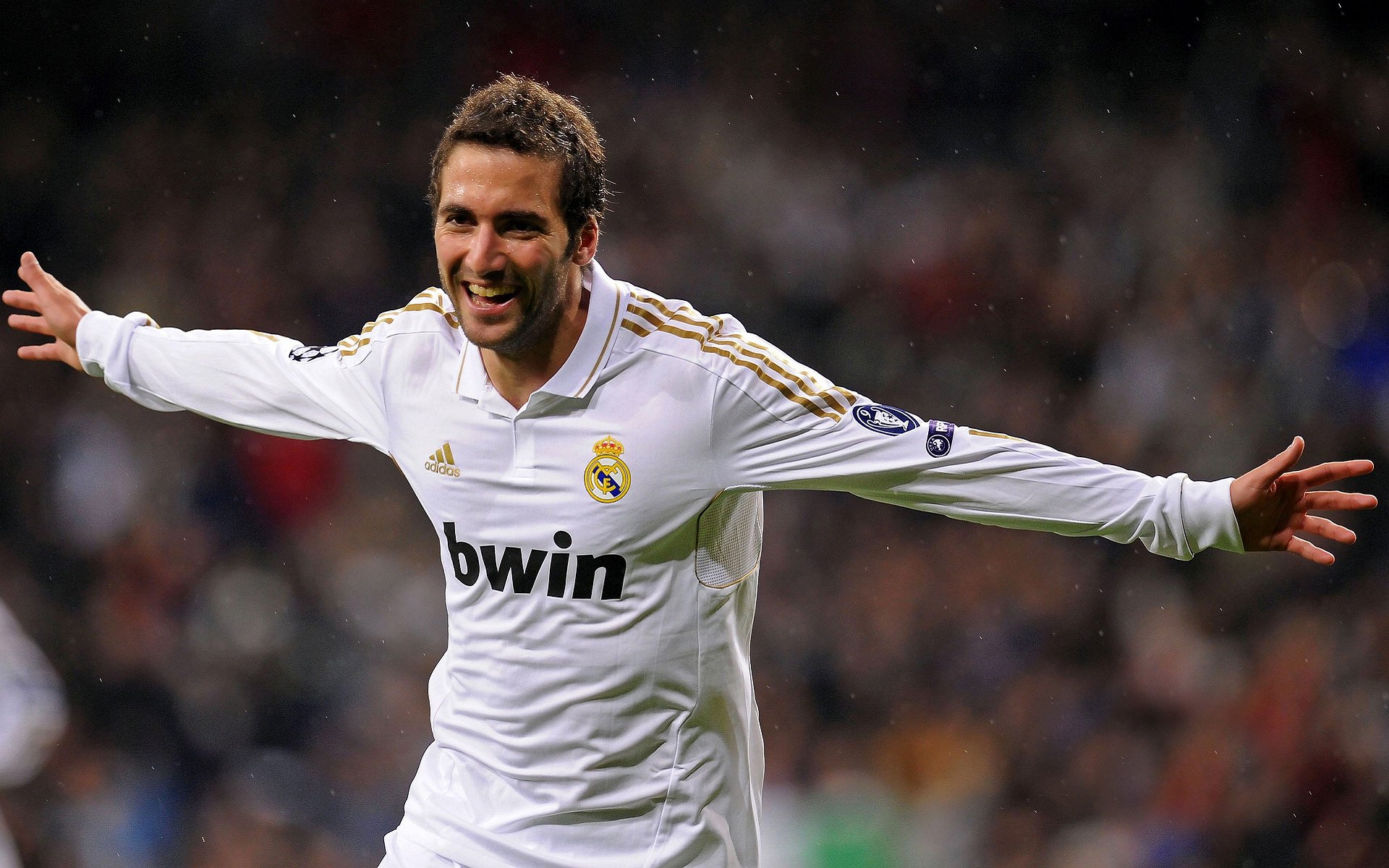 爱游戏在线-皮克舞台越大越强，AC米兰强行终结厄瓜多尔足球的欧洲幻梦