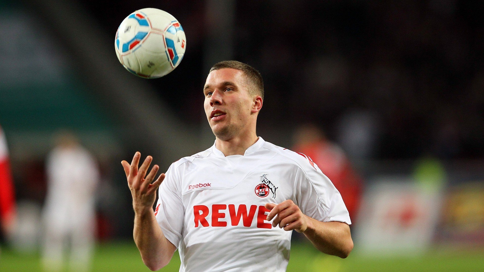 爱游戏大厅-巴斯托尼一球定乾坤，南非足球如何用翻盘基因击碎利物浦神话